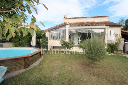 Jolie villa individuelle avec jardin et piscine