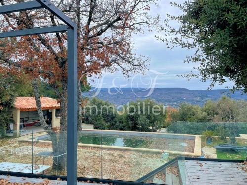 Luxe villa met zwembad en uitzicht op de Luberon